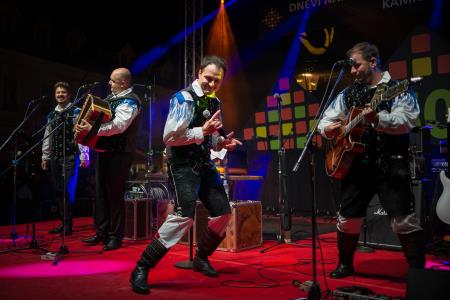 S soncem obsijan drugi festivalski dan 50. Dnevov narodnih noš in oblačilne dediščine v Kamniku (51)